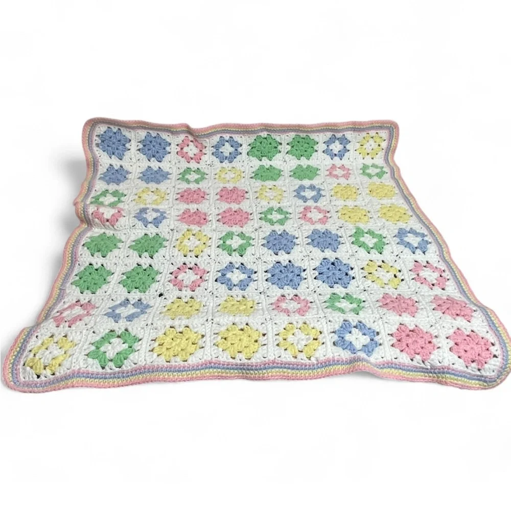 Vintage Handmade Pastel Colored Granny Squares Crochet‎ Baby Blanket 31x34